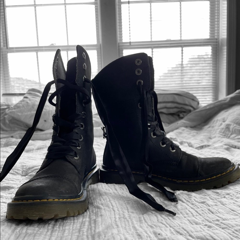 Dr. martens black Yuba ribbon lace combat boot